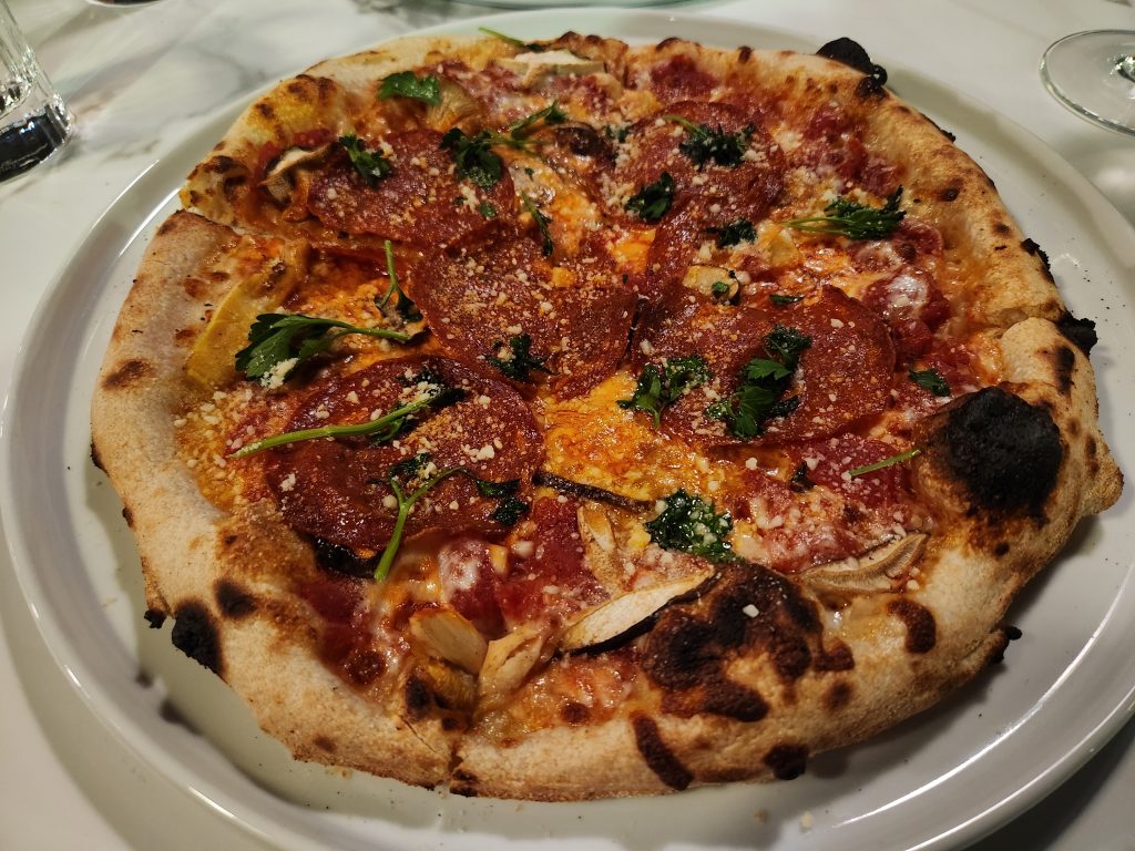 mushroom pizza w/ pepperoni